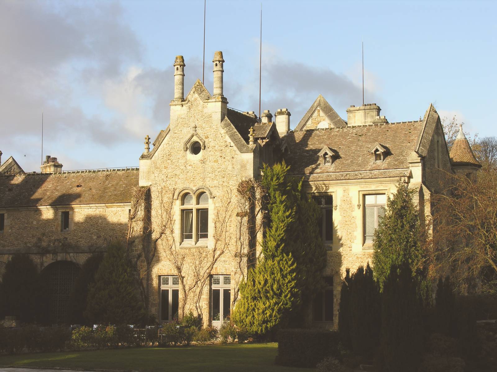 Vaux de Cernay abbey